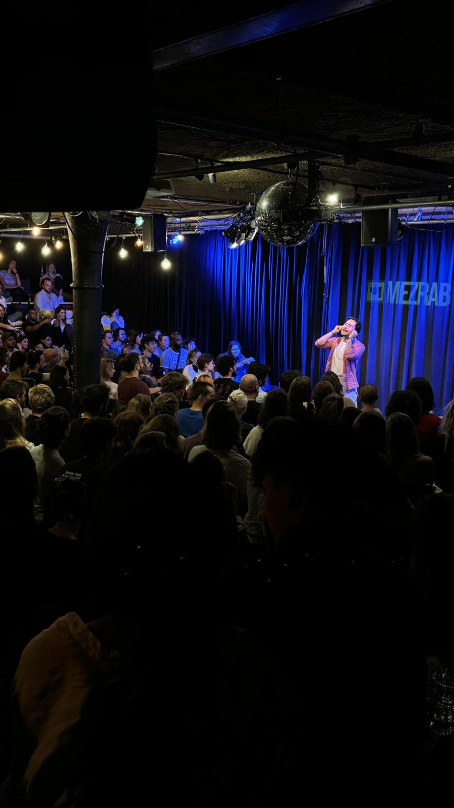 Alp performing at Mezrab
