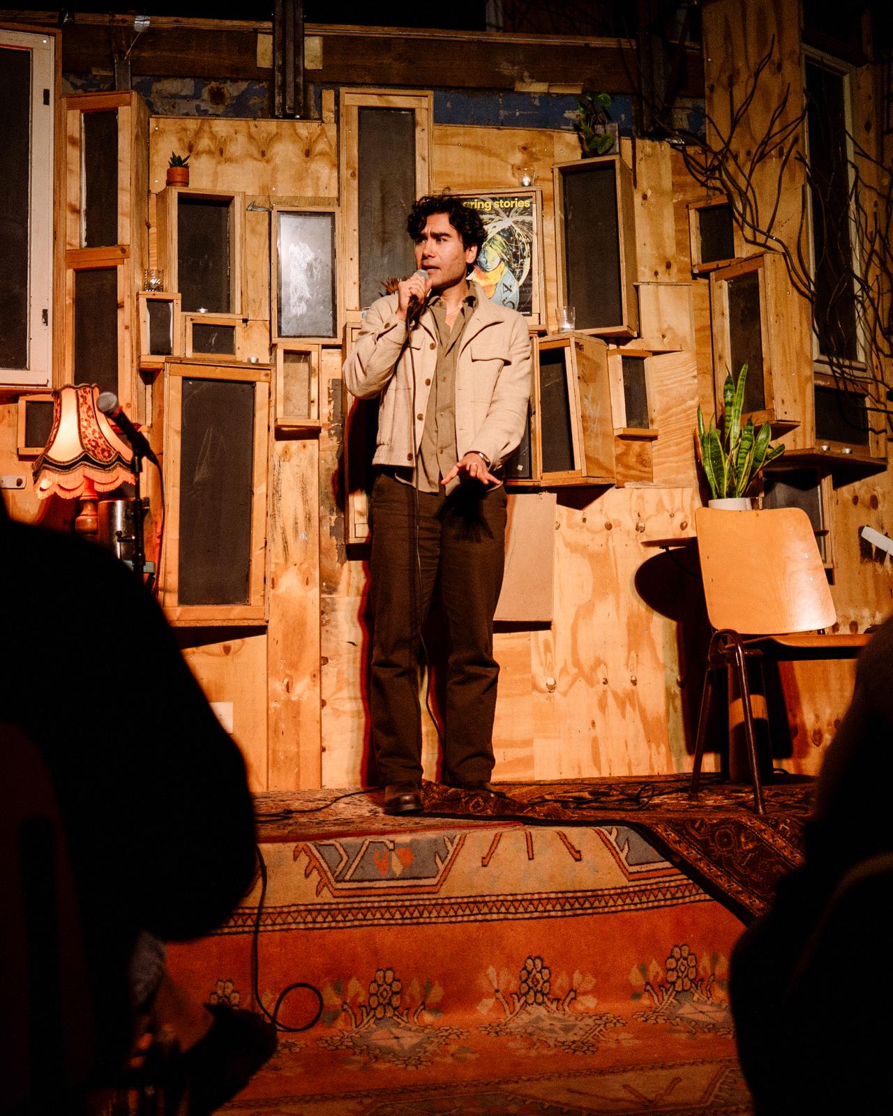 Alp performing at Mezrab